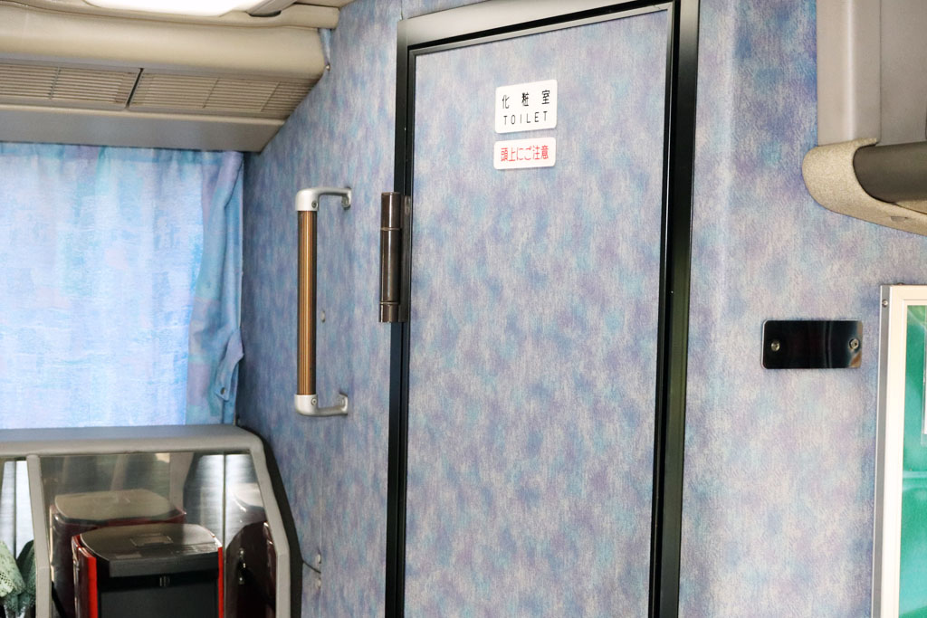トイレ付き大型バスの化粧室